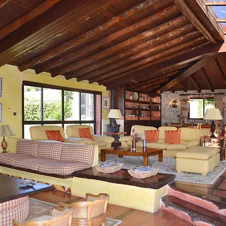 Вилла Villa Alcabi - Spacious 5 Bedroom Villa Perfect For Larger Groups - Private Swimming Pool Gym And P *